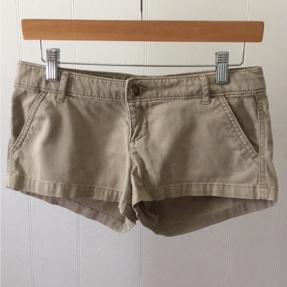 Hollister Beige and white Shorts - Picture 4 of 6